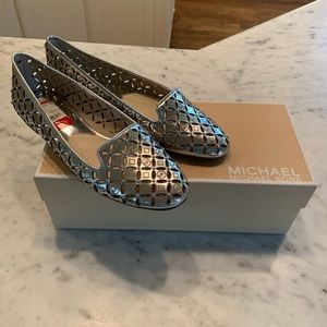 NIB Michael Kors Gabriella flats - Silver